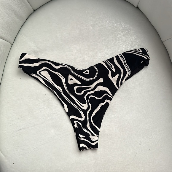 we wore what bikini set. size medium. - Picture 3 of 3